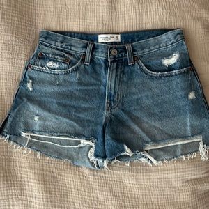Abercrombie & Fitch midrise boyfriend short size 26